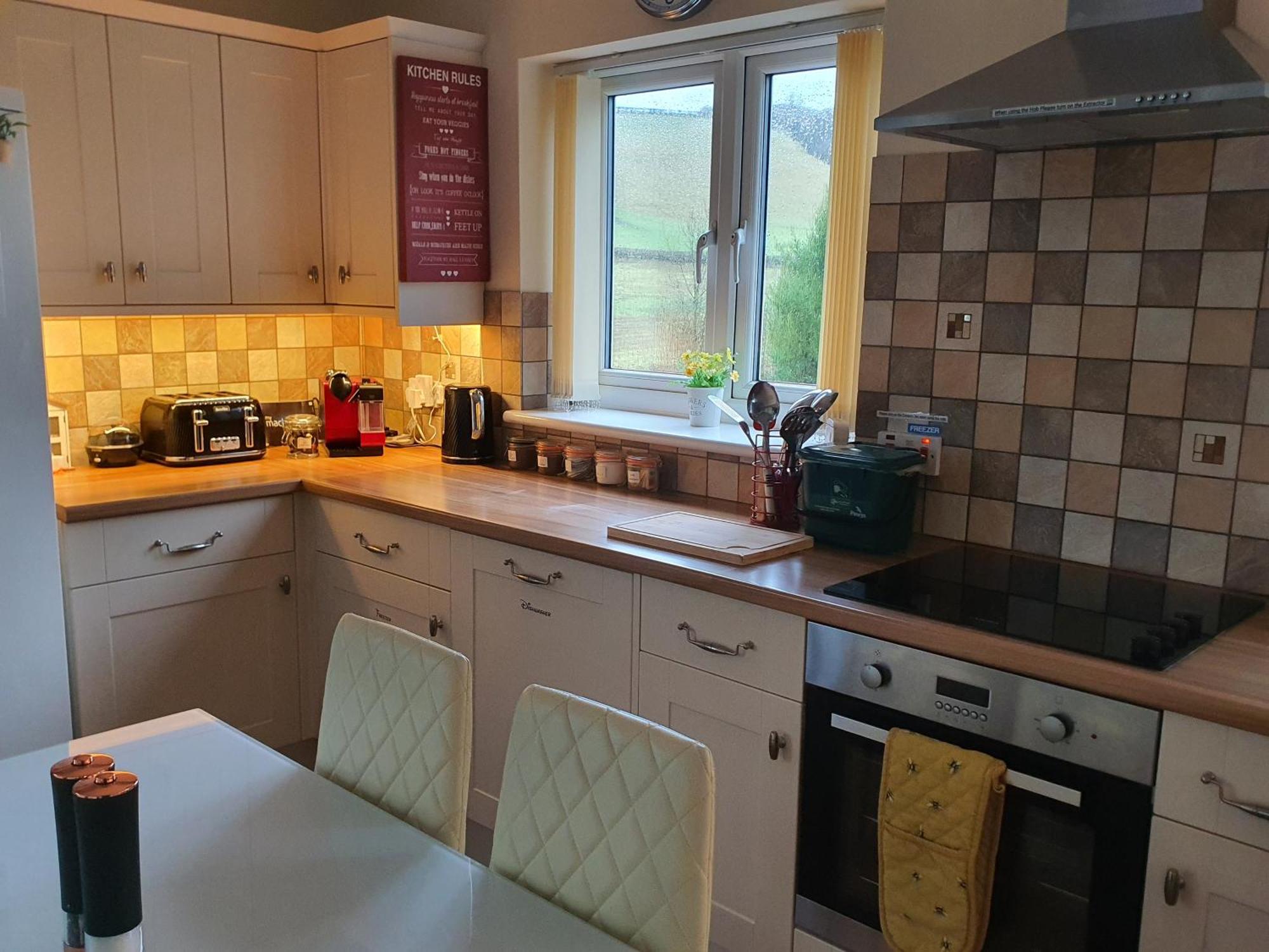 Idyllic 2 Bedroom Self-Contained Upsidedown Annexe ランドリンドッド・ウェルズ エクステリア 写真